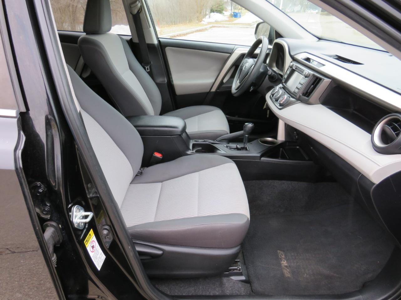 Toyota RAV4 LE AWD 2015