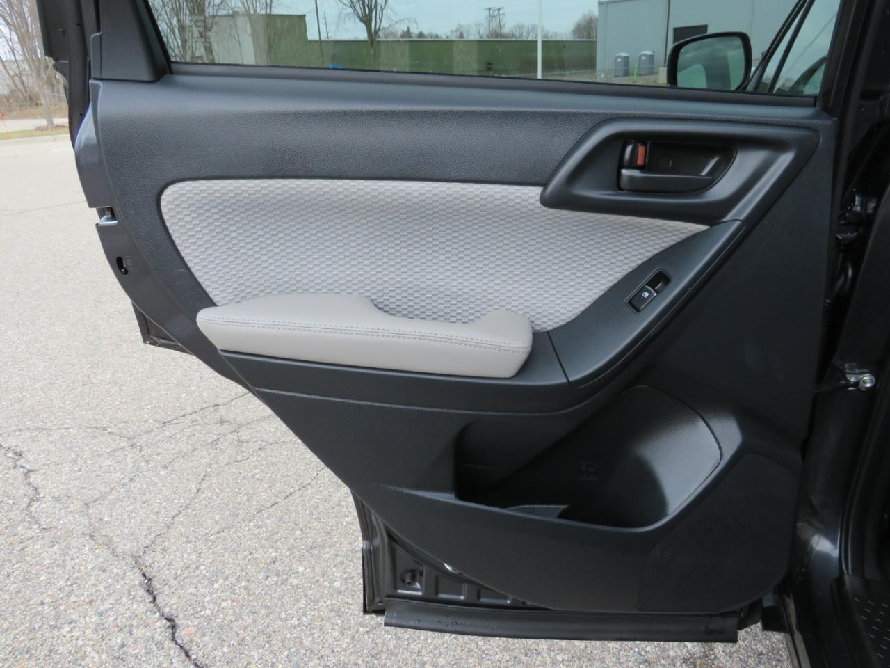 Subaru Forester 2.5i Premium PZEV CVT 2017