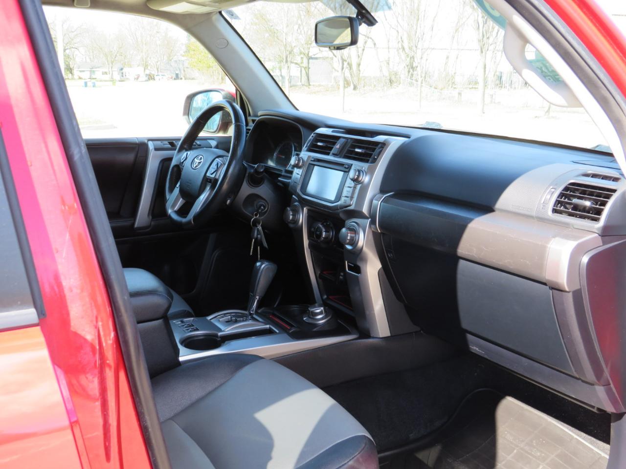 Toyota 4Runner SR5 4WD 2016