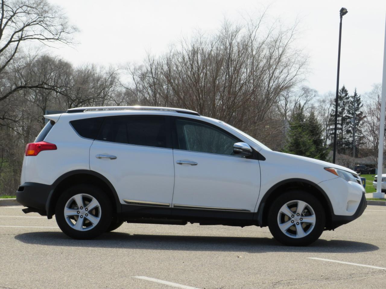 Toyota RAV4 XLE FWD 2014