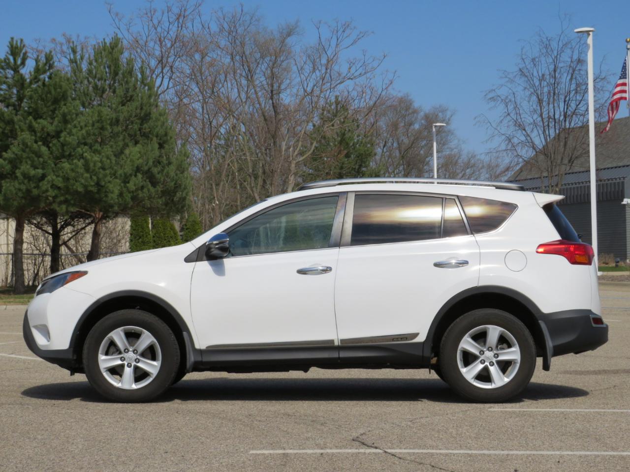 Toyota RAV4 XLE FWD 2014