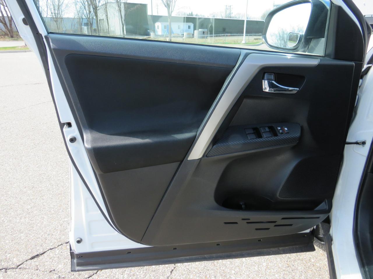 Toyota RAV4 XLE FWD 2014