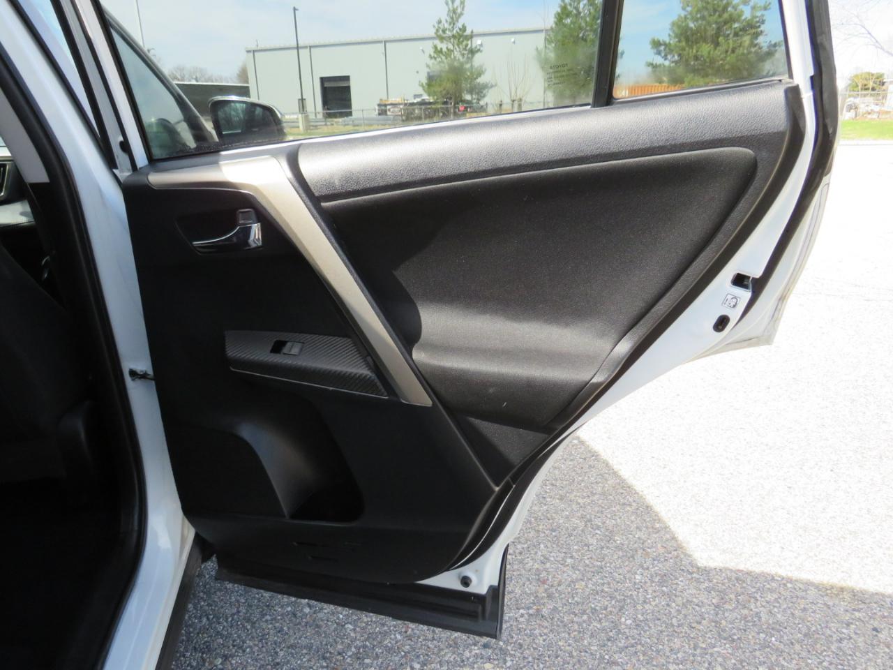 Toyota RAV4 XLE FWD 2014