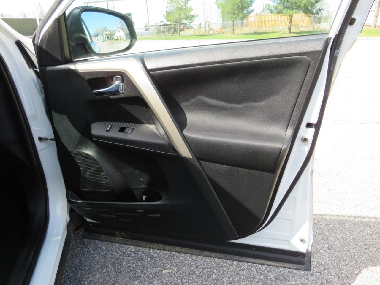 Toyota RAV4 XLE FWD 2014