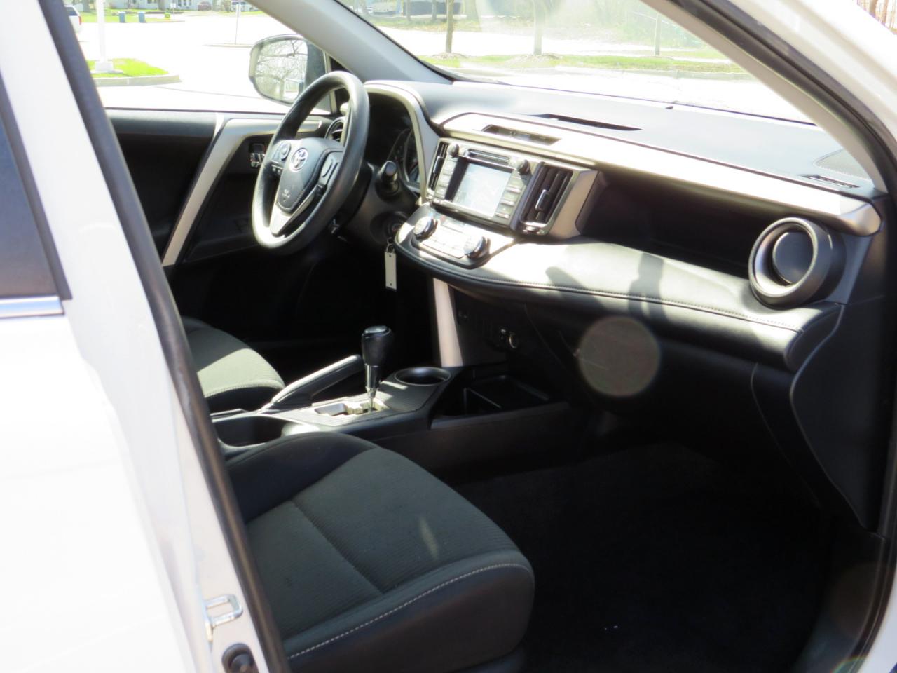 Toyota RAV4 XLE FWD 2014
