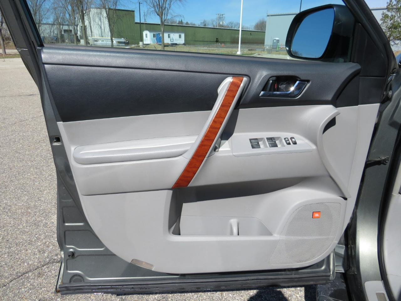 Toyota Highlander Limited 2WD 2008