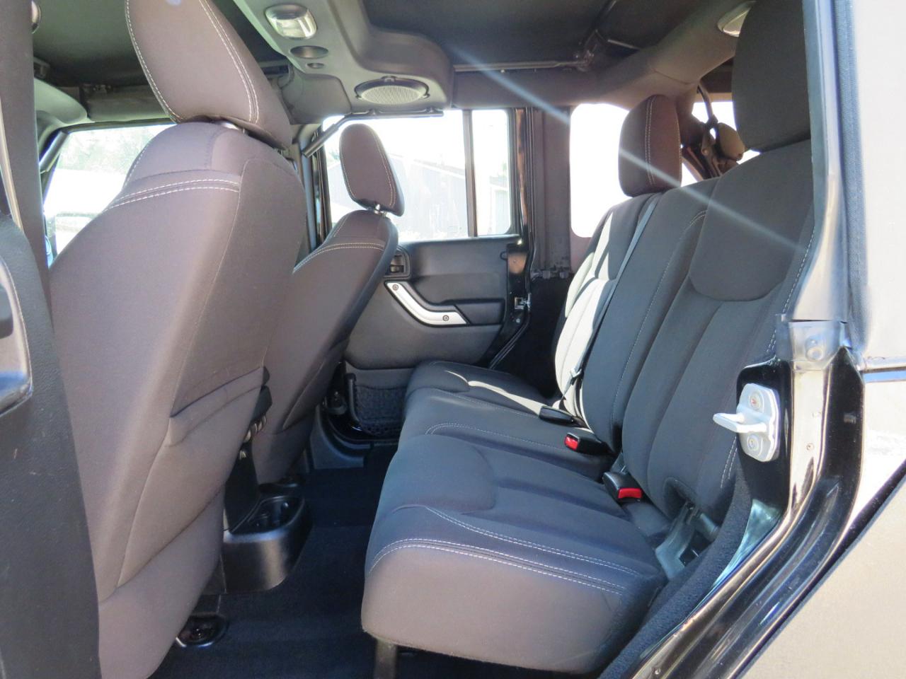 Jeep Wrangler Unlimited Sahara 4WD 2014