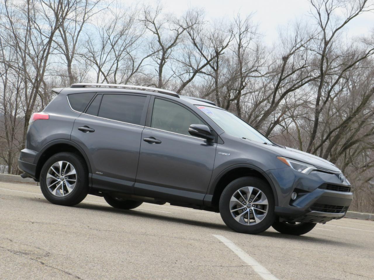 Toyota RAV4 Hybrid XLE AWD 2017