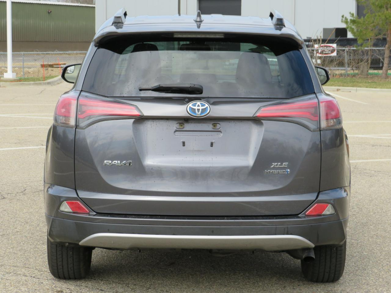 Toyota RAV4 Hybrid XLE AWD 2017