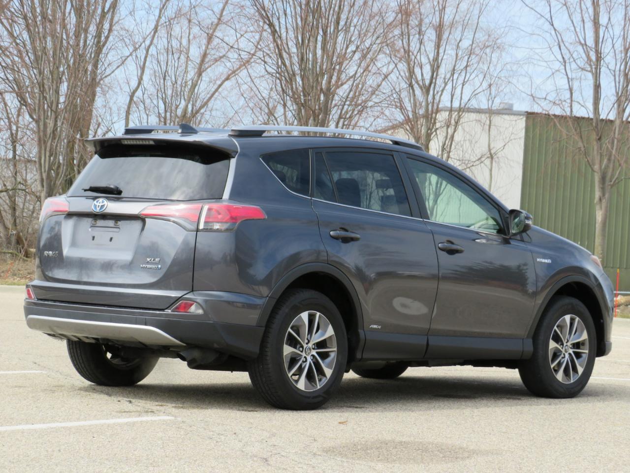 Toyota RAV4 Hybrid XLE AWD 2017