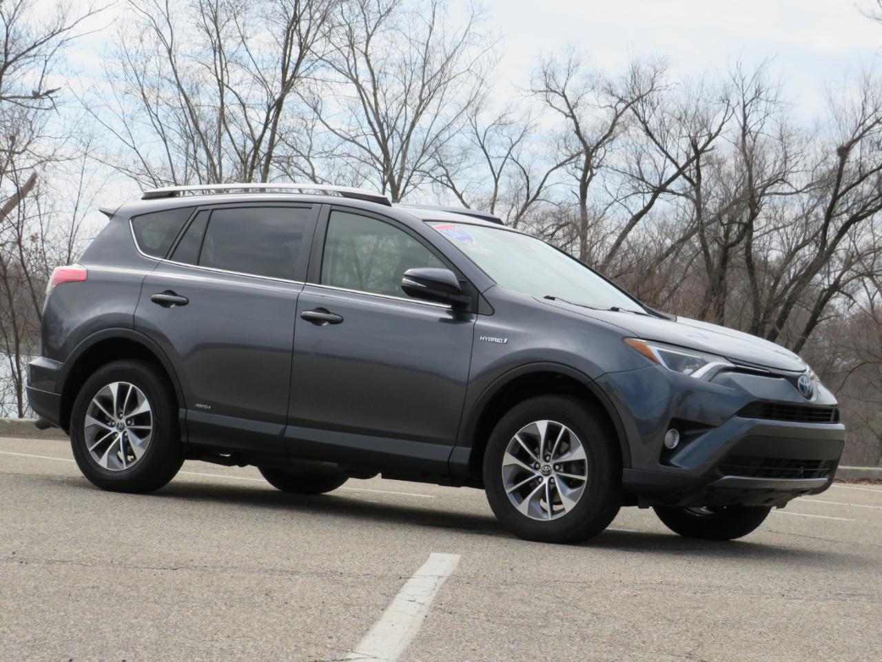 Toyota RAV4 Hybrid XLE AWD 2017