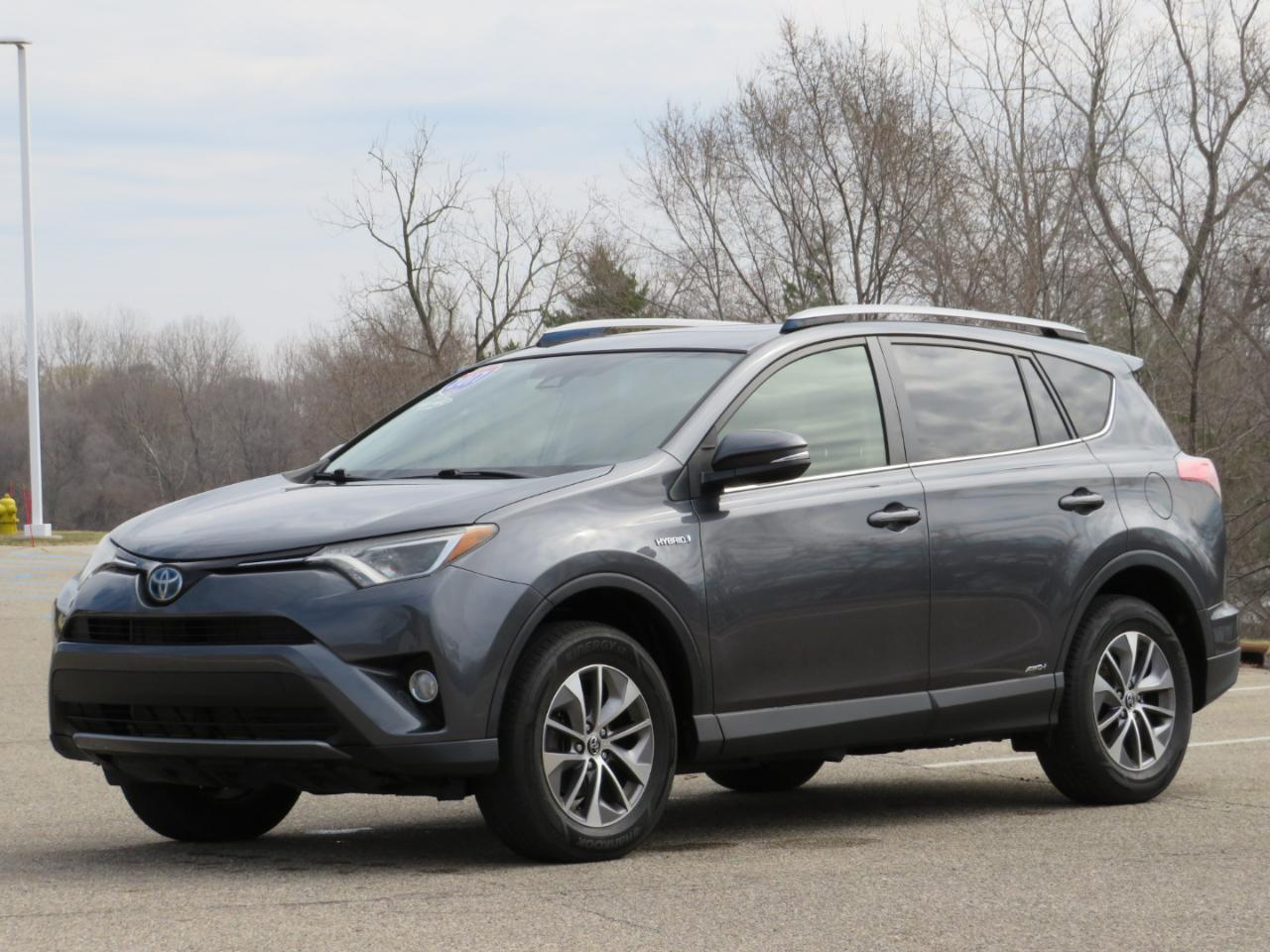 Toyota RAV4 Hybrid XLE AWD 2017