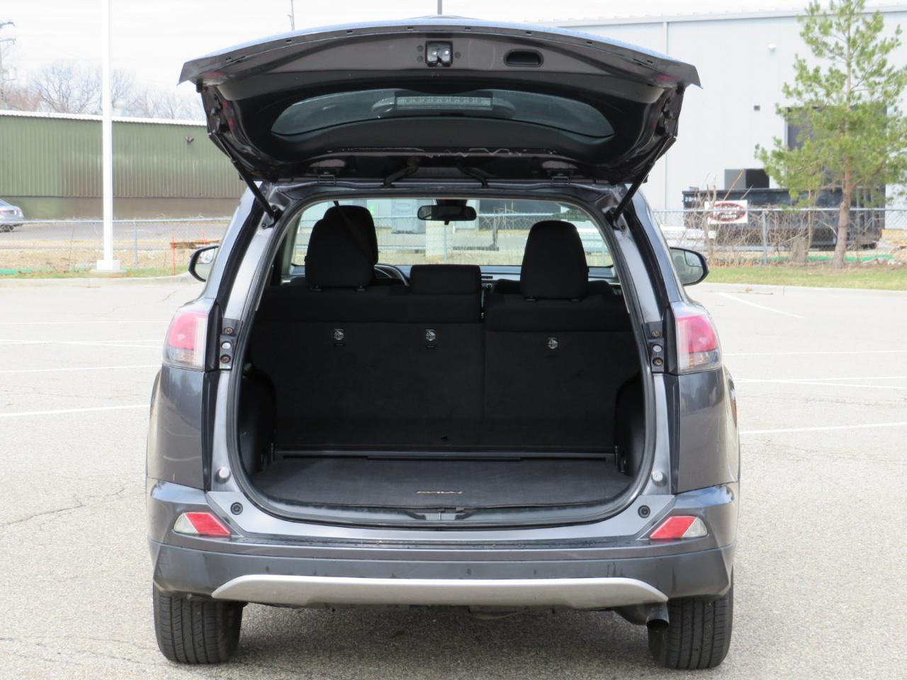 Toyota RAV4 Hybrid XLE AWD 2017