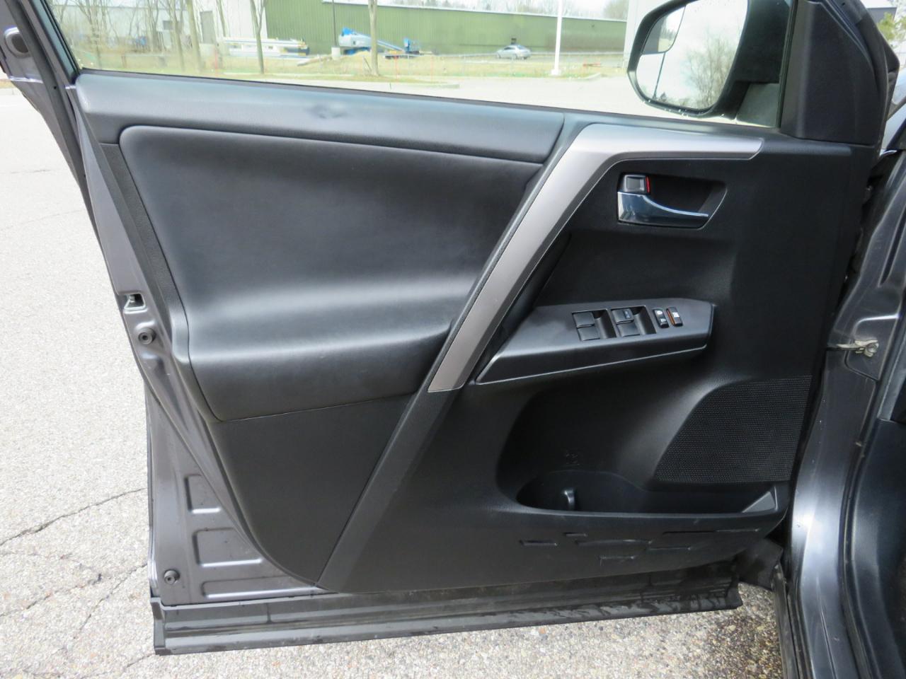 Toyota RAV4 Hybrid XLE AWD 2017