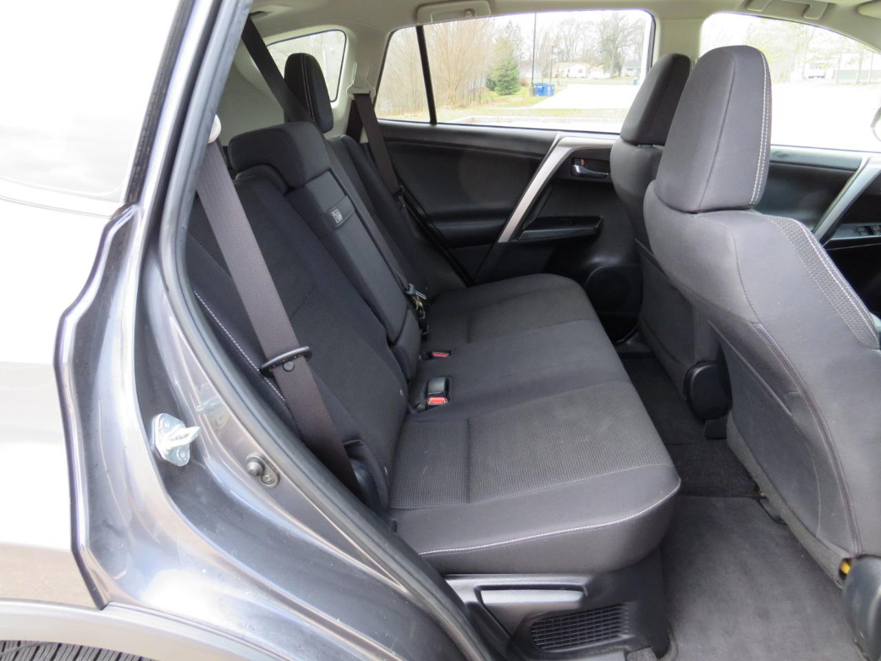 Toyota RAV4 Hybrid XLE AWD 2017