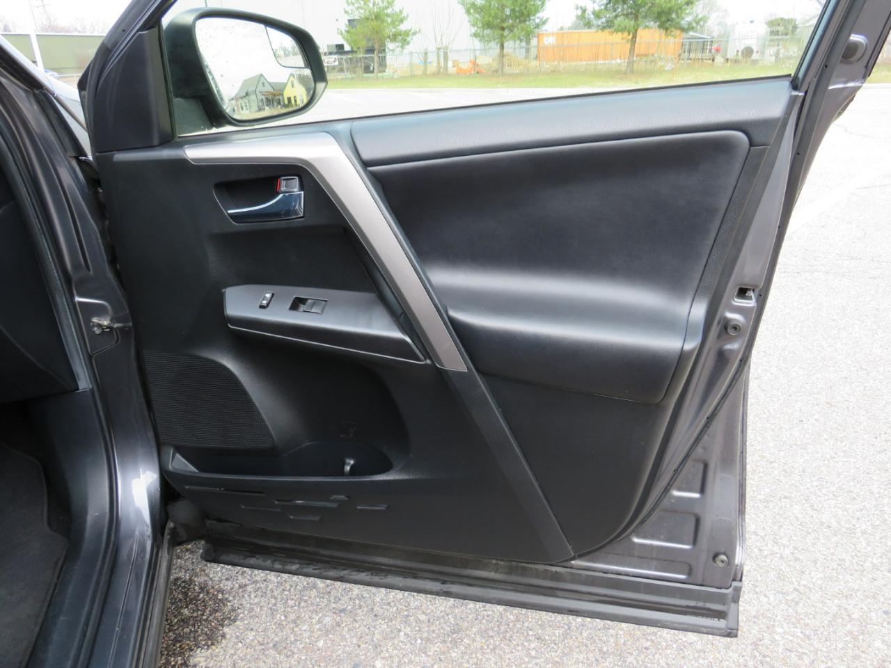 Toyota RAV4 Hybrid XLE AWD 2017