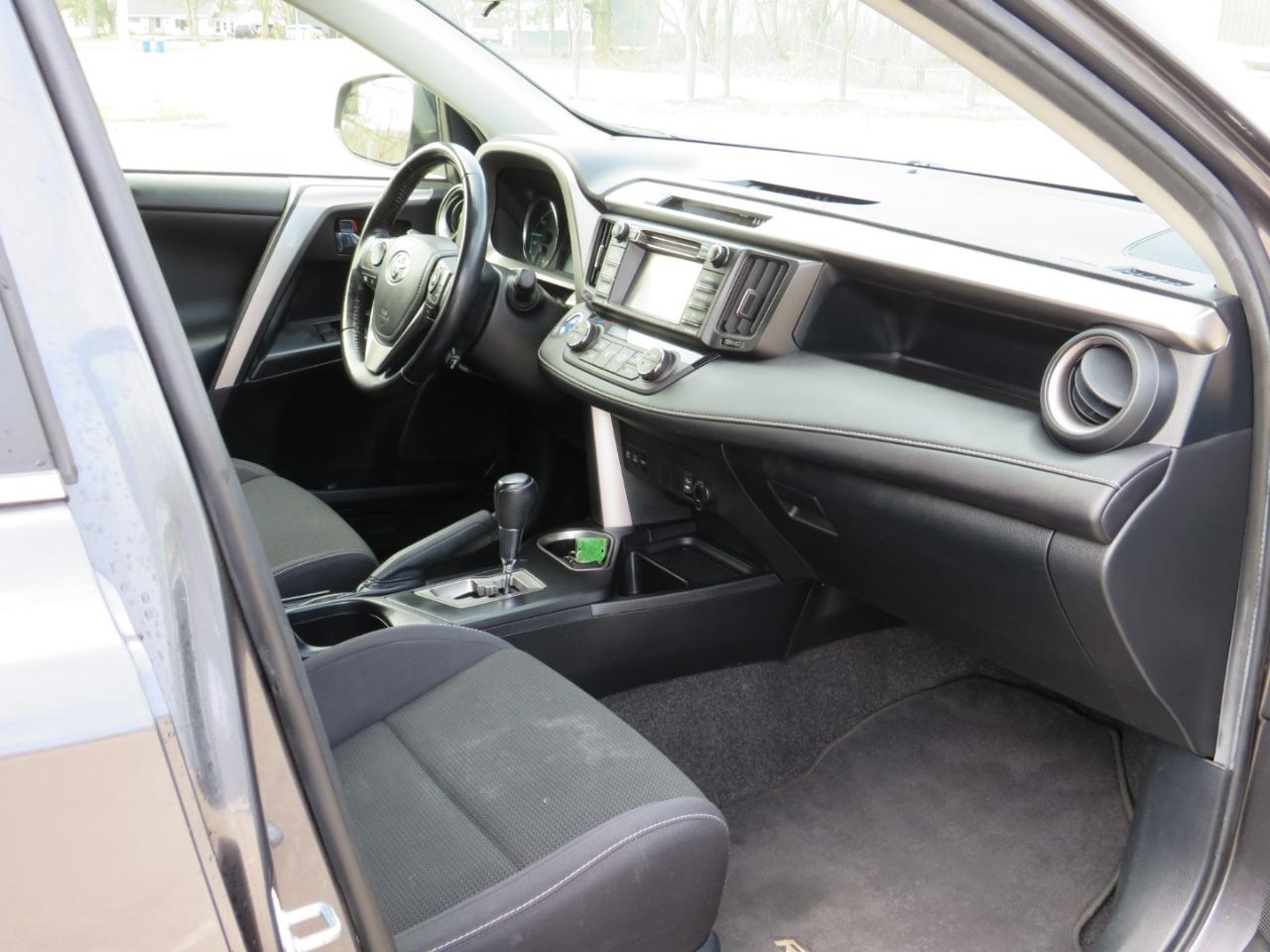 Toyota RAV4 Hybrid XLE AWD 2017