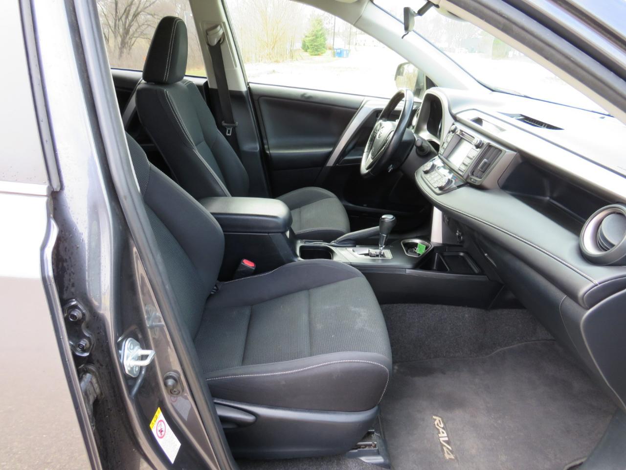 Toyota RAV4 Hybrid XLE AWD 2017