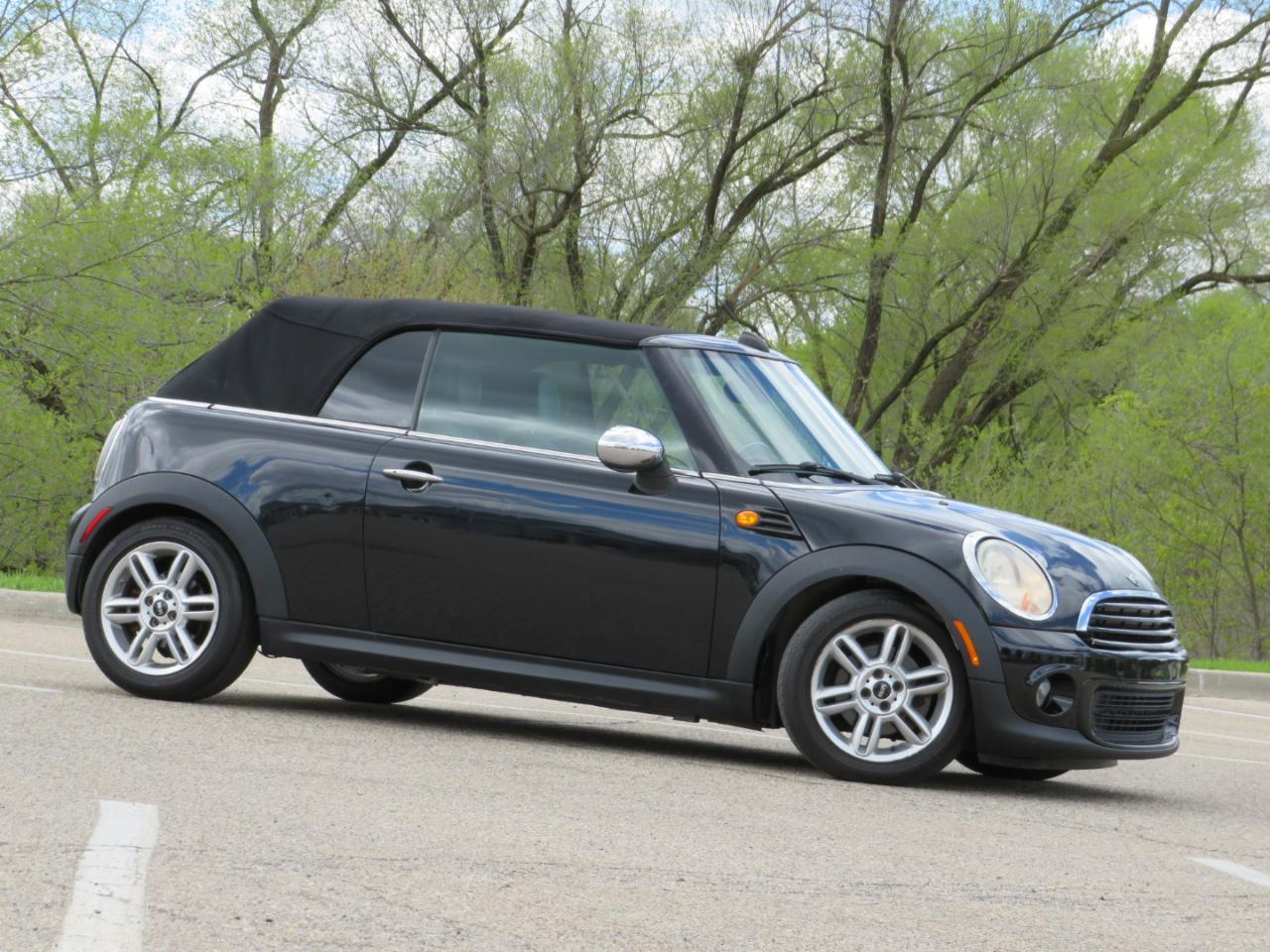 MINI Cooper Convertible 2011