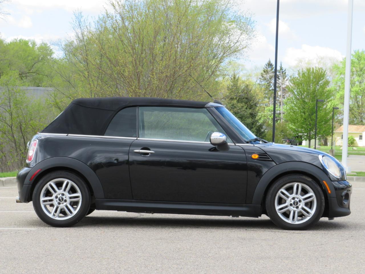 MINI Cooper Convertible 2011