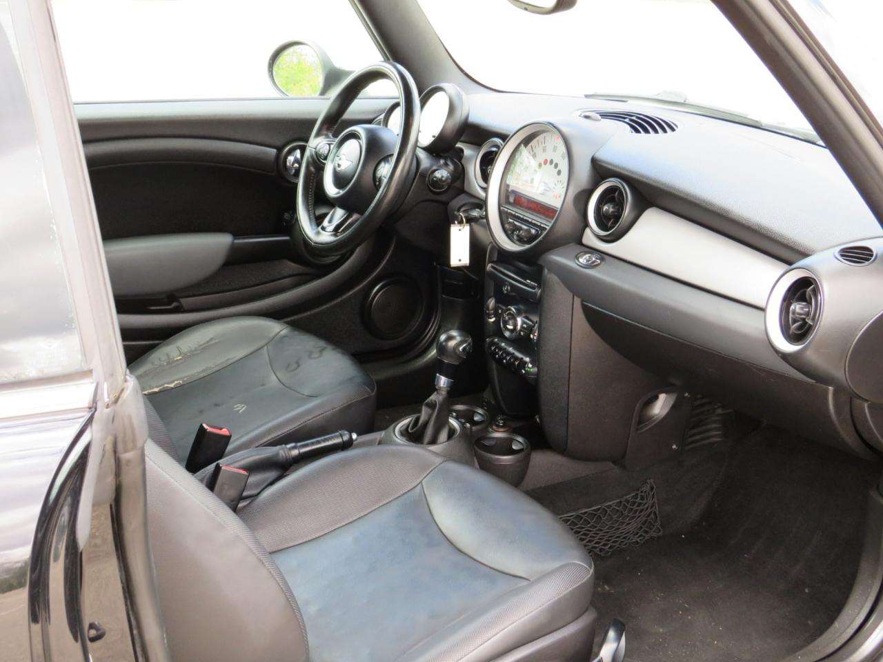 MINI Cooper Convertible 2011
