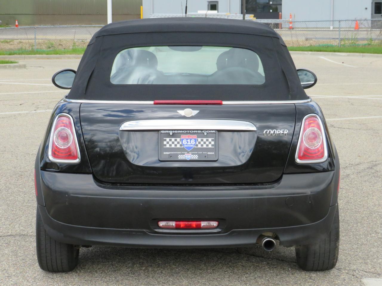 MINI Cooper Convertible 2011