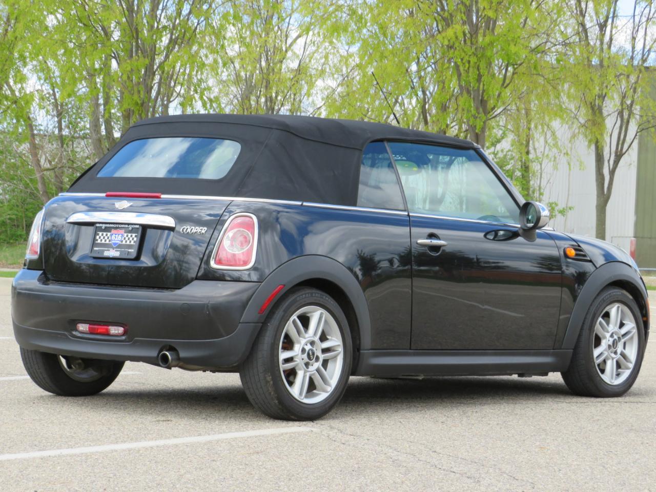 MINI Cooper Convertible 2011