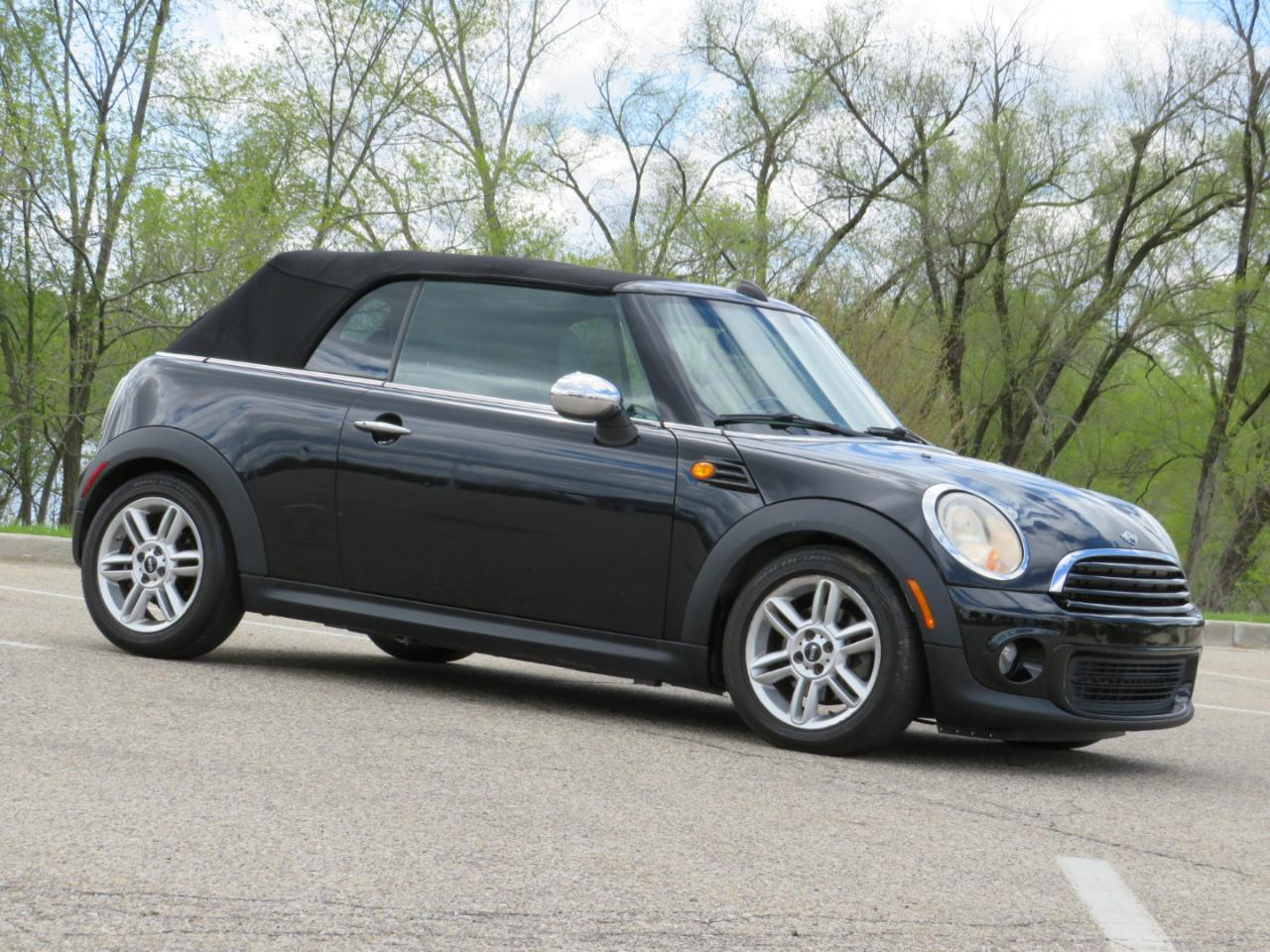 MINI Cooper Convertible 2011