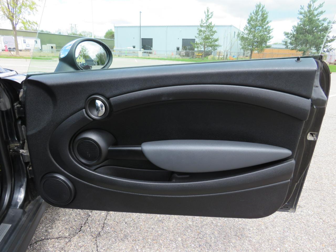 MINI Cooper Convertible 2011