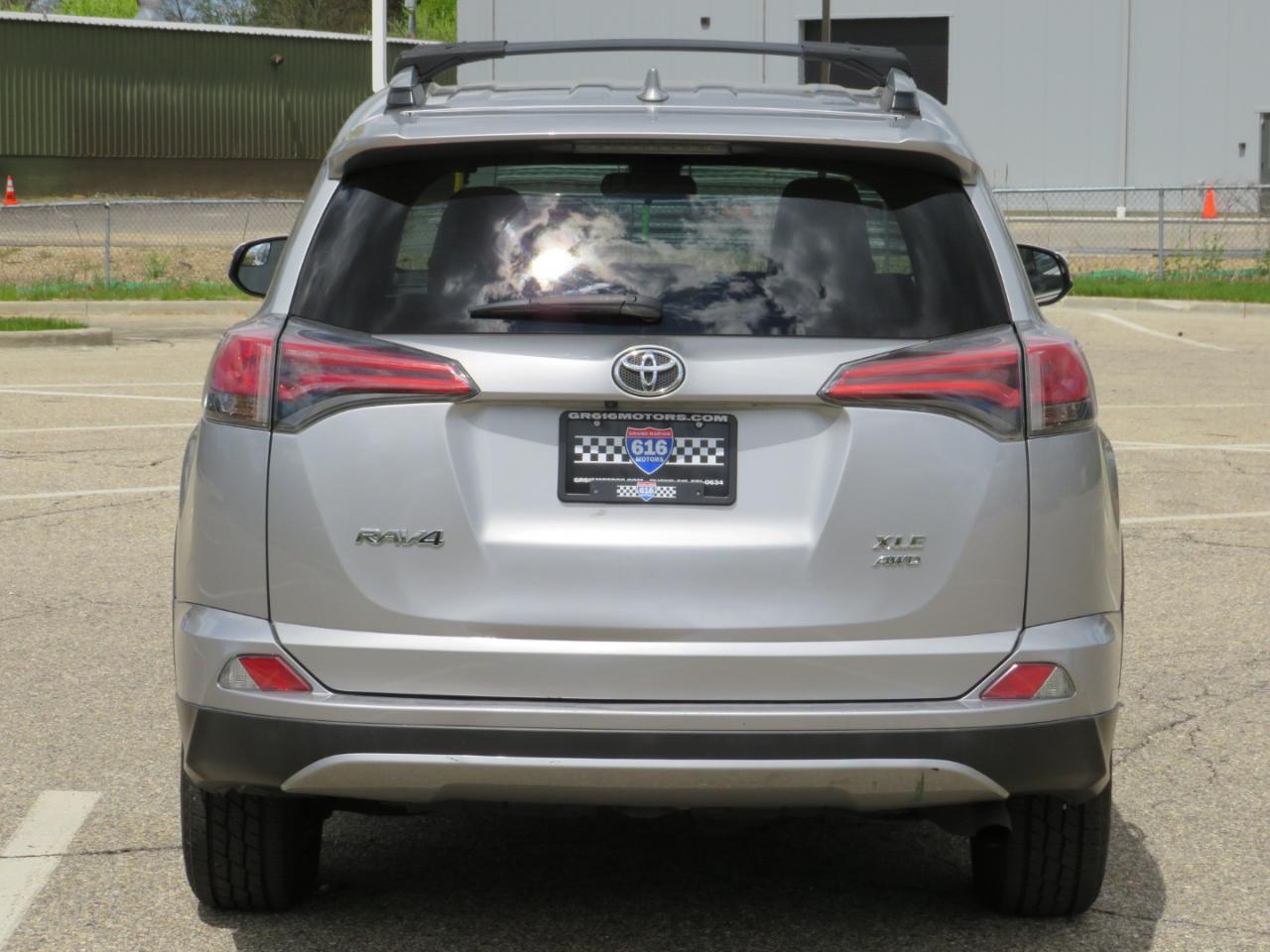 Toyota RAV4 XLE AWD 2017