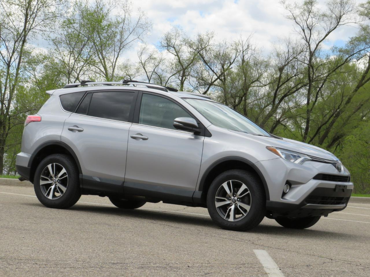 Toyota RAV4 XLE AWD 2017