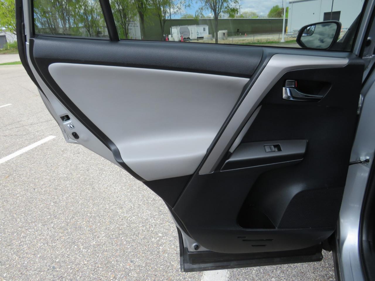 Toyota RAV4 XLE AWD 2017