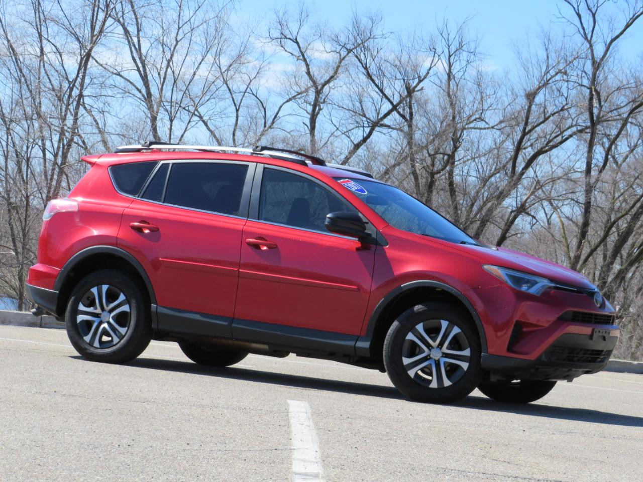 Toyota RAV4 LE AWD 2017