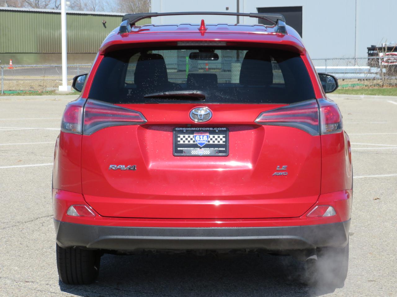 Toyota RAV4 LE AWD 2017