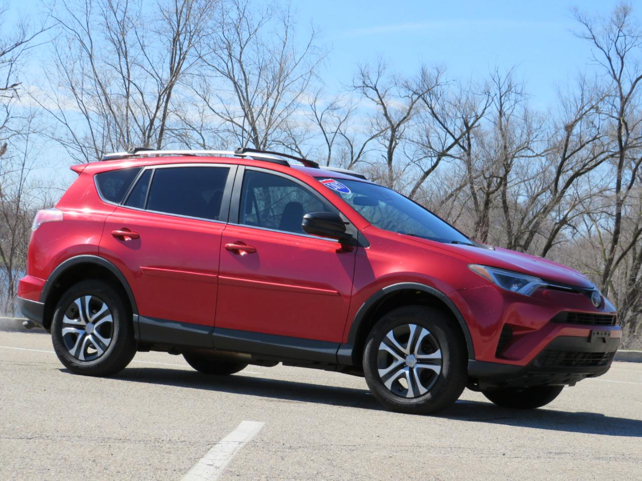 Toyota RAV4 LE AWD 2017