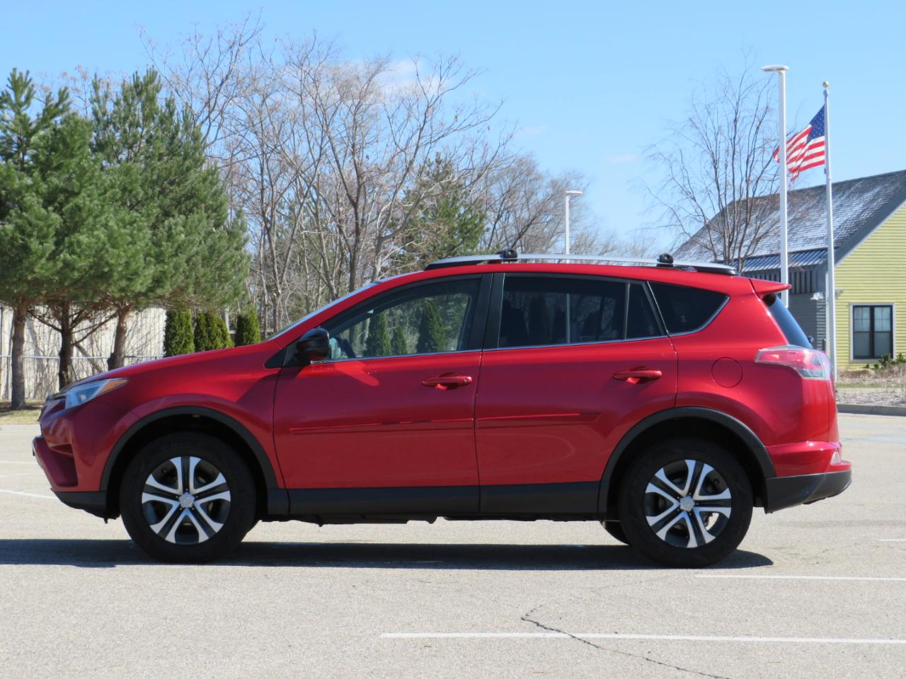 Toyota RAV4 LE AWD 2017