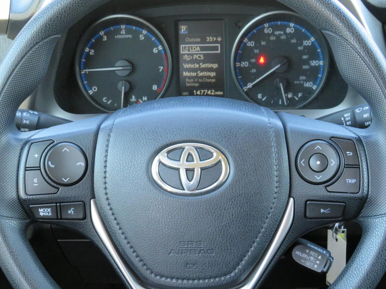 Toyota RAV4 LE AWD 2017