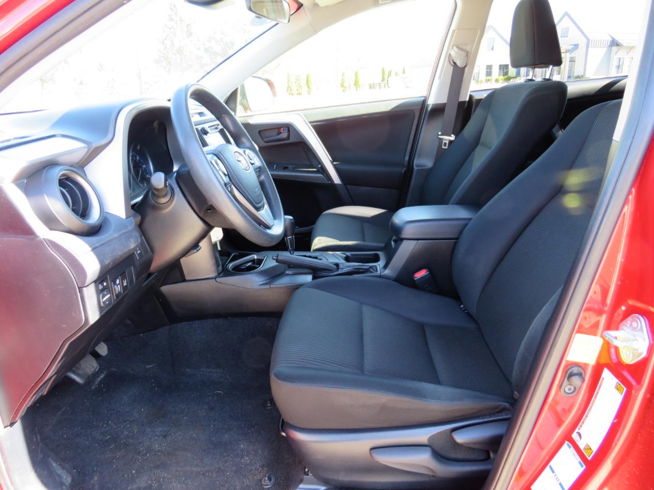 Toyota RAV4 LE AWD 2017