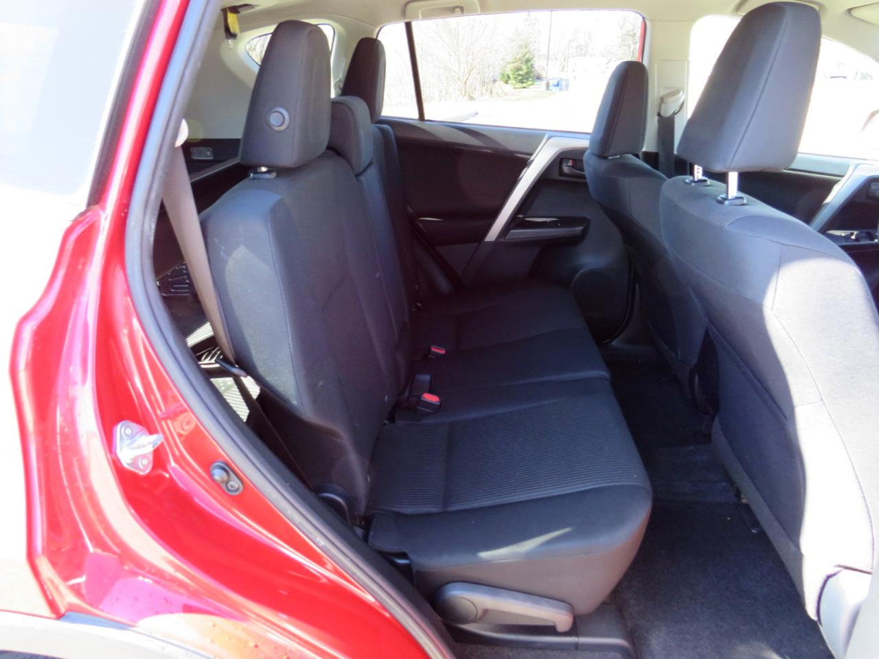 Toyota RAV4 LE AWD 2017