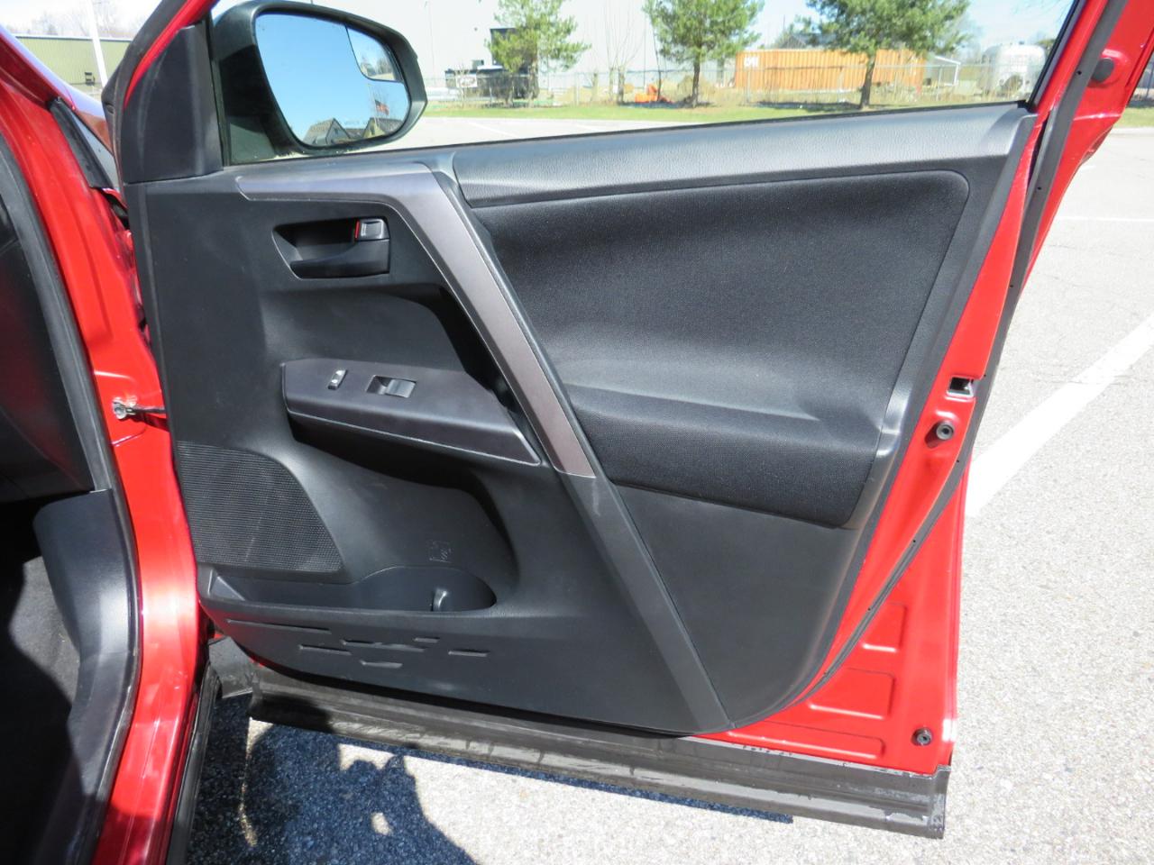 Toyota RAV4 LE AWD 2017