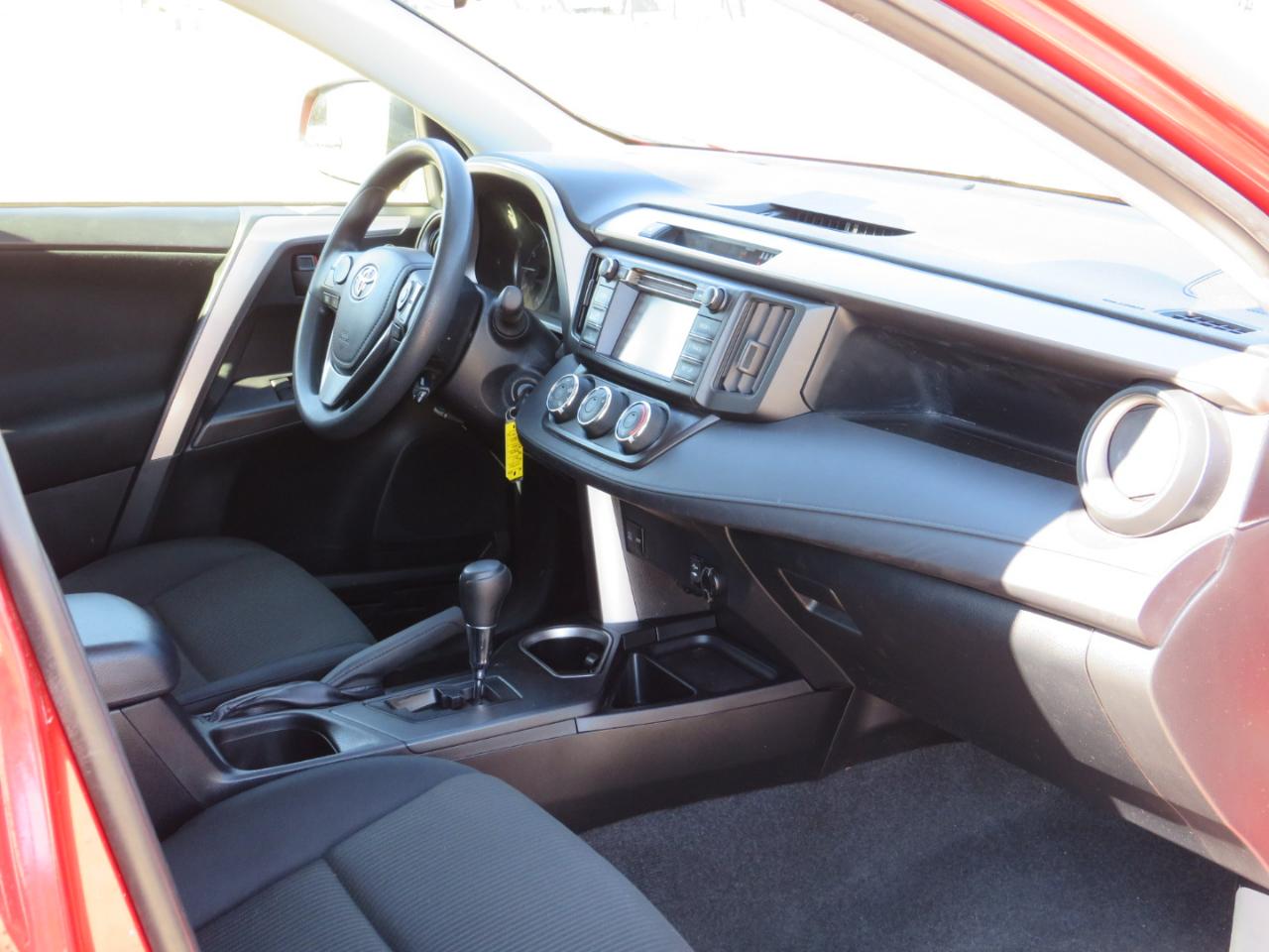 Toyota RAV4 LE AWD 2017