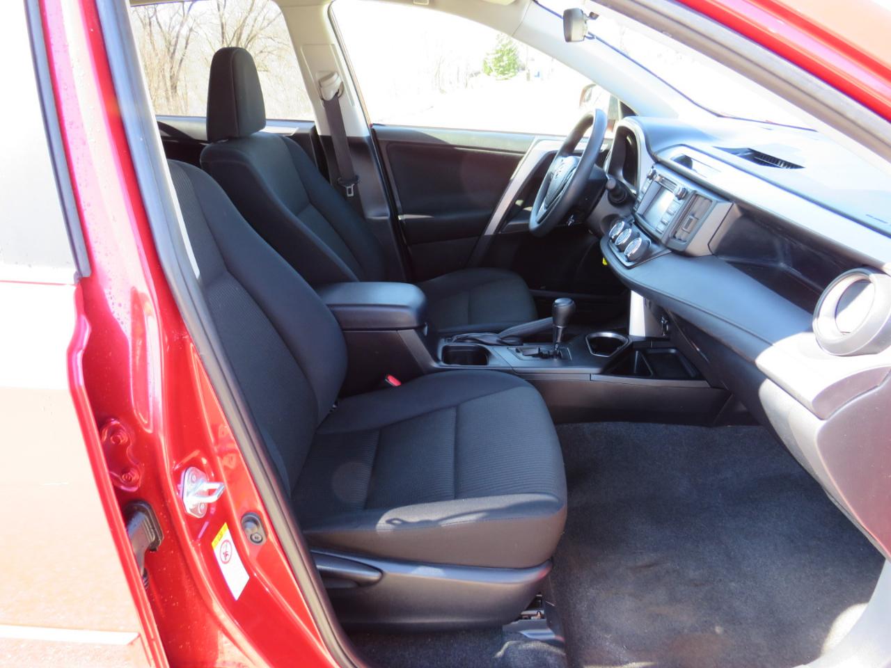 Toyota RAV4 LE AWD 2017