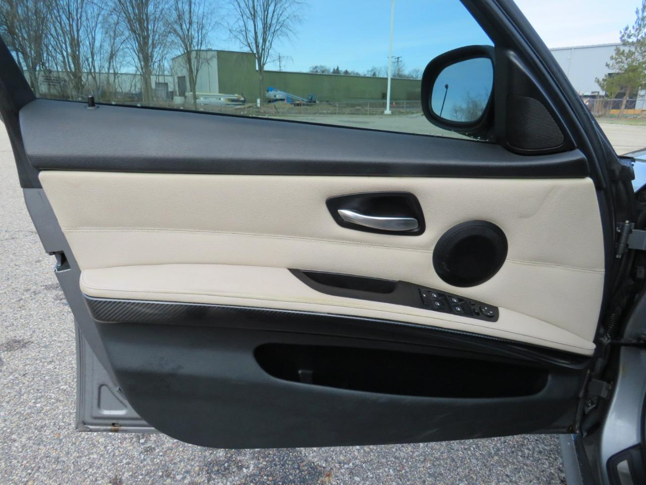 BMW 3-Series 328i xDrive SA 2011