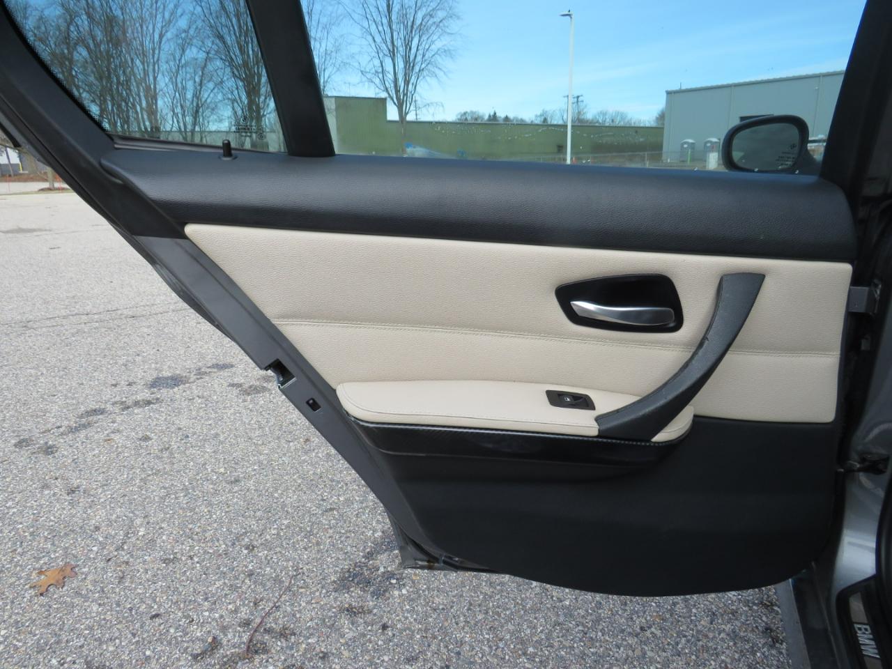 BMW 3-Series 328i xDrive SA 2011