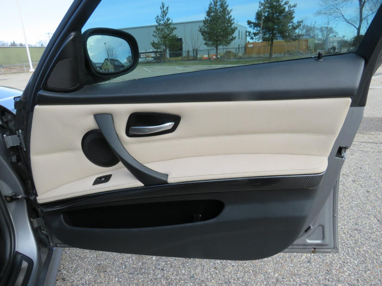 BMW 3-Series 328i xDrive SA 2011