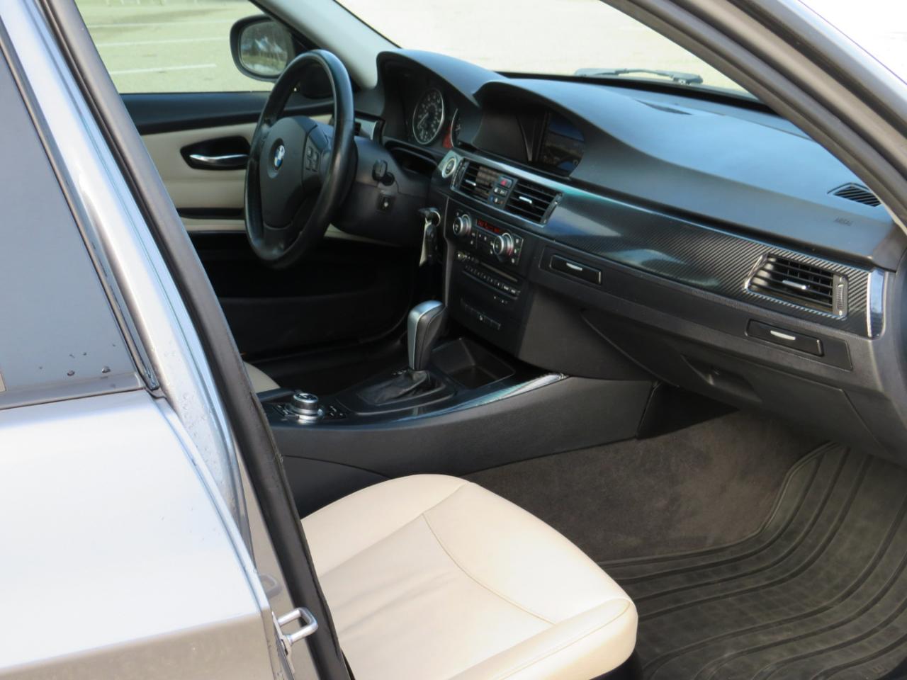 BMW 3-Series 328i xDrive SA 2011