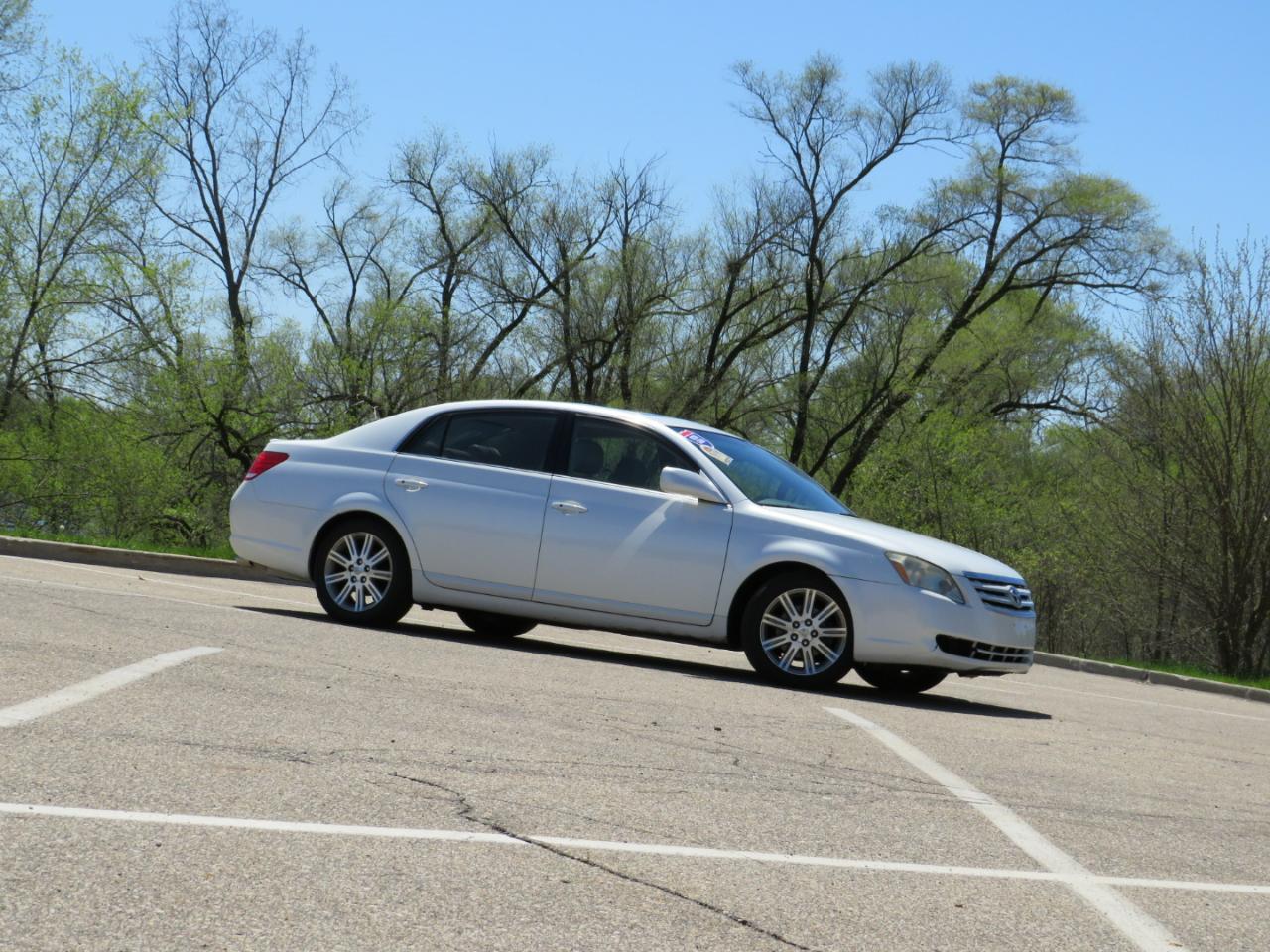 Toyota Avalon XL 2005