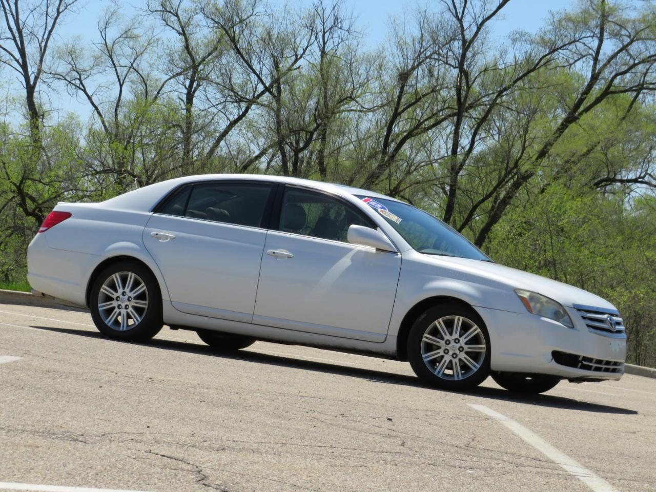 Toyota Avalon XL 2005