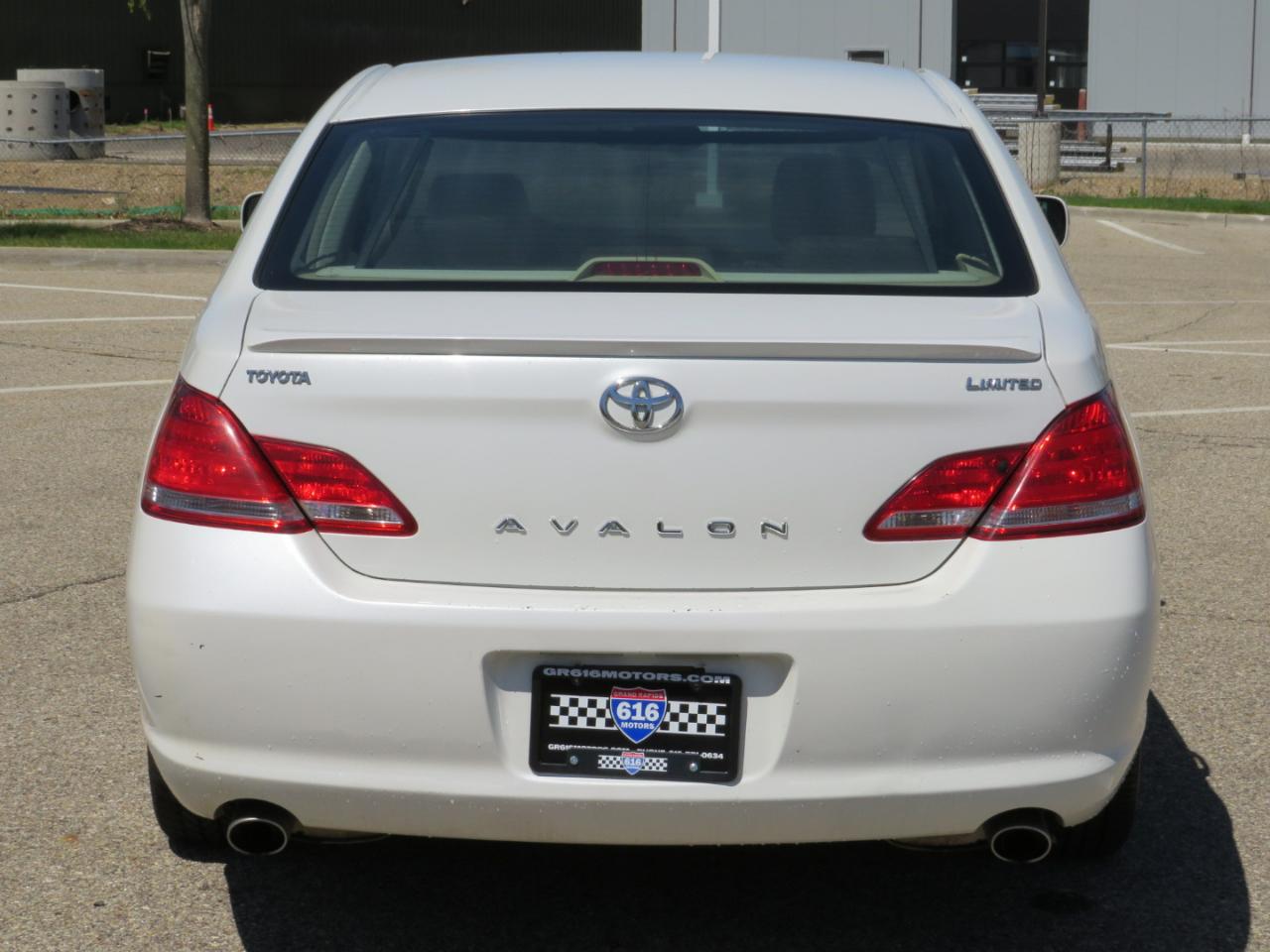 Toyota Avalon XL 2005