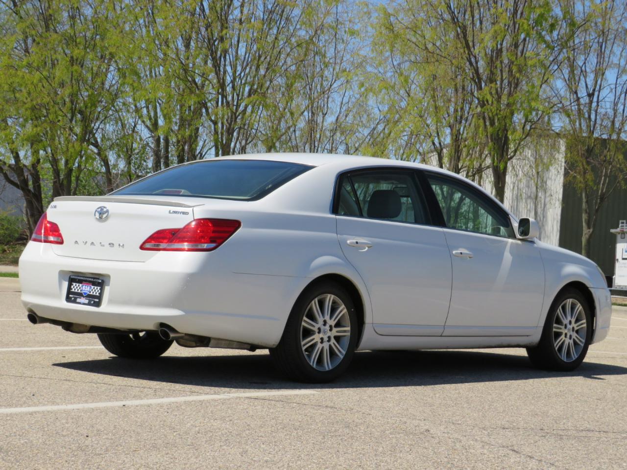Toyota Avalon XL 2005